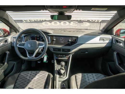 Volkswagen Polo R-Line Edition | Achteruitrijcamera (Rear View) | Panoramisch schuif-, kanteldak, elektrisch bedi... ActivLease financial lease