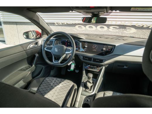 Volkswagen Polo R-Line Edition | Achteruitrijcamera (Rear View) | Panoramisch schuif-, kanteldak, elektrisch bedi... ActivLease financial lease