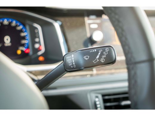 Volkswagen Polo R-Line Edition | Achteruitrijcamera (Rear View) | Panoramisch schuif-, kanteldak, elektrisch bedi... ActivLease financial lease