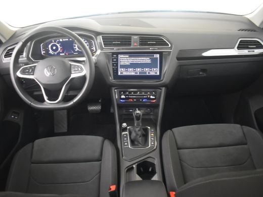 Volkswagen Tiguan 1.4 TSI eHybrid Business+ 245pk | Glazen Panoramadak | Trekhaak uitklapbaar | Massage stoel | Key... ActivLease financial lease