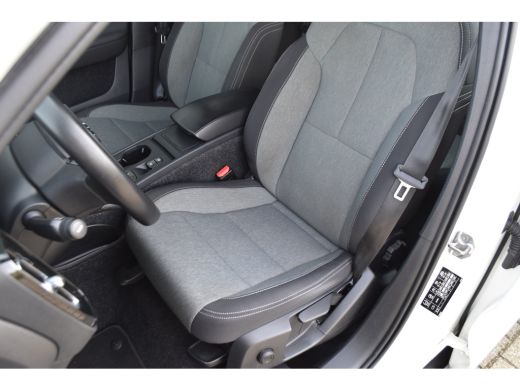 Volvo  XC40 1.5 T2 Business Pro | Lichtmetalen velgen 5-spaaks 19" | Rijstrooksensor met correctie ActivLease financial lease