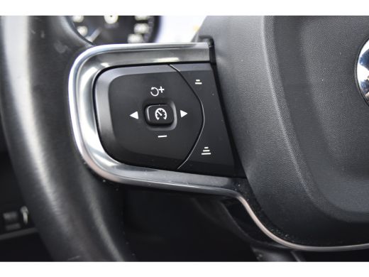 Volvo  XC40 1.5 T2 Business Pro | Lichtmetalen velgen 5-spaaks 19" | Rijstrooksensor met correctie ActivLease financial lease