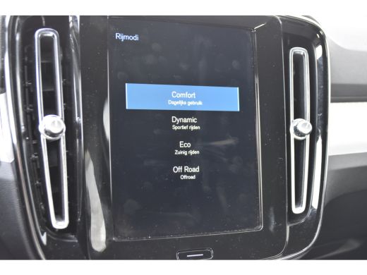 Volvo  XC40 1.5 T2 Business Pro | Lichtmetalen velgen 5-spaaks 19" | Rijstrooksensor met correctie ActivLease financial lease