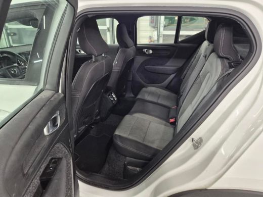 Volvo  XC40 1.5 T2 Business Pro | Lichtmetalen velgen 5-spaaks 19" | Rijstrooksensor met correctie ActivLease financial lease