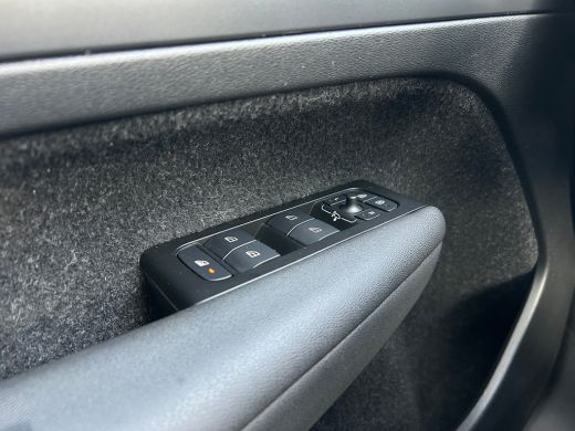 Volvo  XC40 Recharge P8 AWD R-Design | SoH 90% | Panoramadak | Trekhaak | Camera | ActivLease financial lease