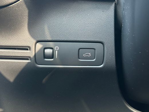 Volvo  XC40 Recharge P8 AWD R-Design | SoH 90% | Panoramadak | Trekhaak | Camera | ActivLease financial lease