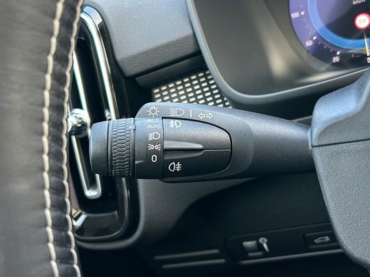 Volvo  XC40 Recharge P8 AWD R-Design | SoH 90% | Panoramadak | Trekhaak | Camera | ActivLease financial lease