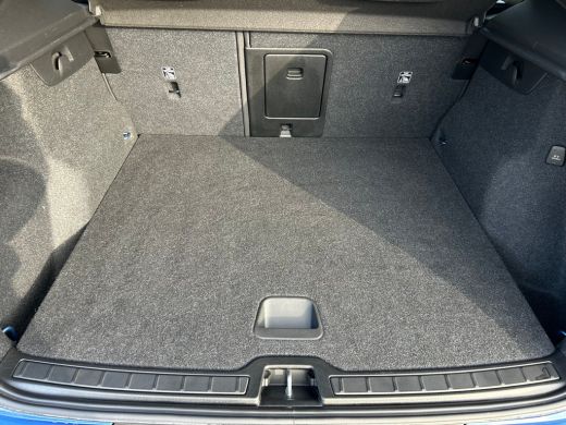 Volvo  XC40 Recharge P8 AWD R-Design | SoH 90% | Panoramadak | Trekhaak | Camera | ActivLease financial lease