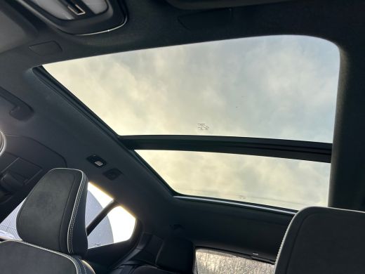 Volvo  XC40 Recharge P8 AWD R-Design | SoH 90% | Panoramadak | Trekhaak | Camera | ActivLease financial lease