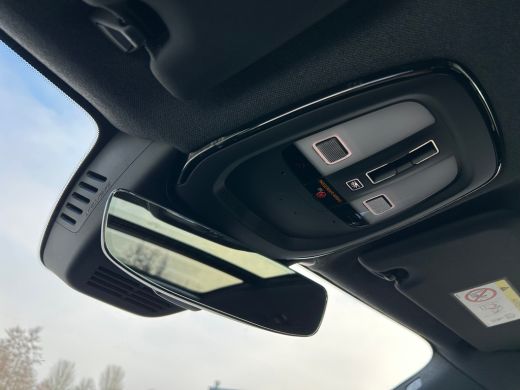 Volvo  XC40 Recharge P8 AWD R-Design | SoH 90% | Panoramadak | Trekhaak | Camera | ActivLease financial lease