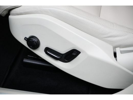 Volvo  XC60 2.0 T6 Plug-in hybrid AWD Plus Dark | Panoramadak | Stoel- & stuurverwarming | Keyless | 20" | Ca... ActivLease financial lease