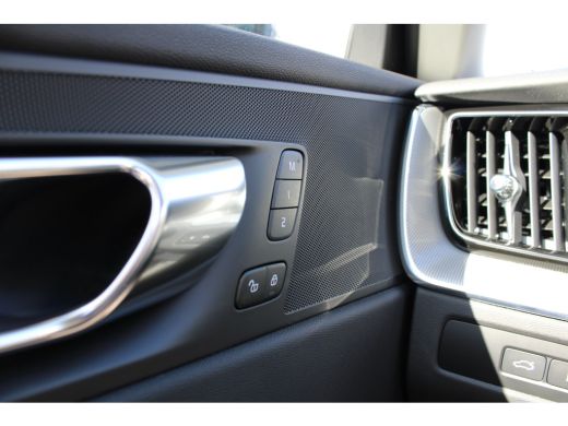 Volvo  XC60 T6 AWD Plus Bright | 360 camera | Stoel + Stuurverwarming |  Panoramadak | ActivLease financial lease