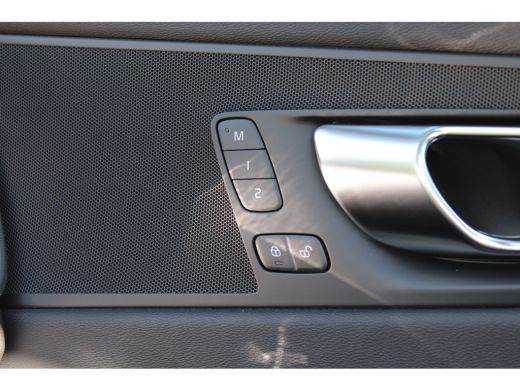 Volvo  XC60 T6 AWD Plus Bright | 360 camera | Stoel + Stuurverwarming |  Panoramadak | ActivLease financial lease