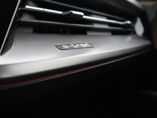 Audi Q4 e-tron 40 LAUNCH EDITION ADVANCED 77KWH + WEGKL. TREKHAAK | SPORTSTOELEN | ADAPTIVE CRUISE | CARPLAY | S... ActivLease financial lease