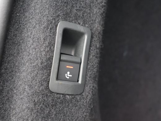 Audi Q4 e-tron 40 LAUNCH EDITION ADVANCED 77KWH + WEGKL. TREKHAAK | SPORTSTOELEN | ADAPTIVE CRUISE | CARPLAY | S... ActivLease financial lease