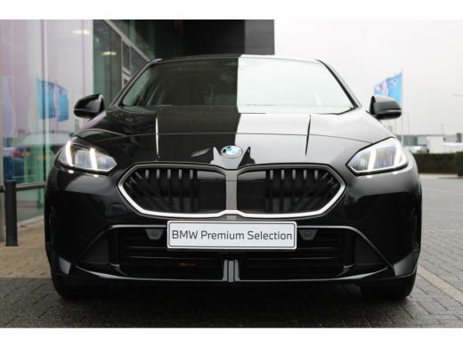 BMW 1 Serie 120 M Sport Automaat / Sportstoelen / Achteruitrijcamera ActivLease financial lease