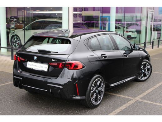 BMW 1 Serie 120 M Sport Automaat / Sportstoelen / Achteruitrijcamera ActivLease financial lease