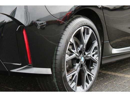 BMW 1 Serie 120 M Sport Automaat / Sportstoelen / Achteruitrijcamera ActivLease financial lease