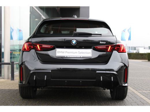 BMW 1 Serie 120 M Sport Automaat / Sportstoelen / Achteruitrijcamera ActivLease financial lease