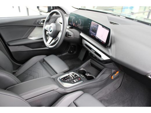 BMW 1 Serie 120 M Sport Automaat / Sportstoelen / Achteruitrijcamera ActivLease financial lease