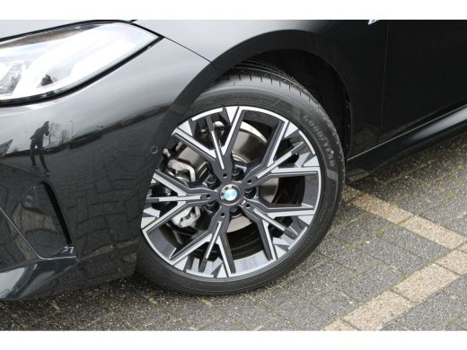 BMW 1 Serie 120 M Sport Automaat / Sportstoelen / Achteruitrijcamera ActivLease financial lease