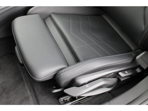 BMW 1 Serie 120 M Sport Automaat / Sportstoelen / Achteruitrijcamera ActivLease financial lease