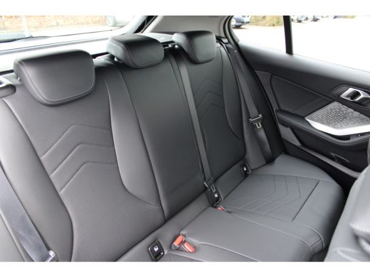 BMW 1 Serie 120 M Sport Automaat / Sportstoelen / Achteruitrijcamera ActivLease financial lease