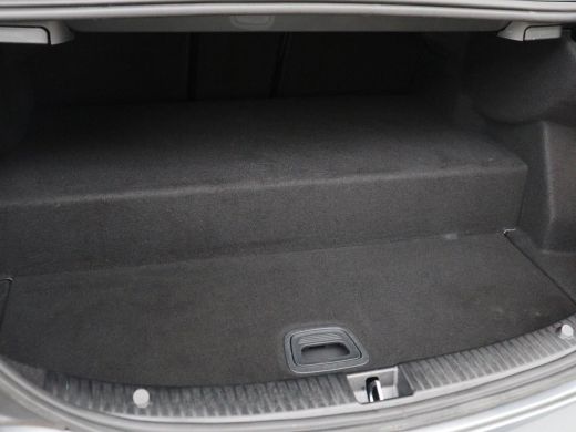 Mercedes-Benz C-Klasse 300e AMG | Panoramadak | 360 Camera | Stoelverwarming | Leder/Alcantara | Carplay | Sfeerverlicht... ActivLease financial lease