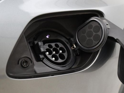 Mercedes-Benz C-Klasse 300e AMG | Panoramadak | 360 Camera | Stoelverwarming | Leder/Alcantara | Carplay | Sfeerverlicht... ActivLease financial lease