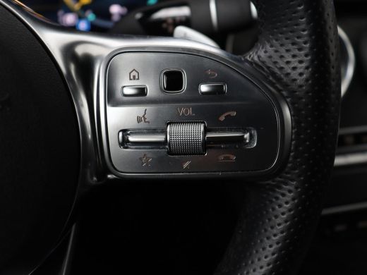 Mercedes-Benz C-Klasse 300e AMG | Panoramadak | 360 Camera | Stoelverwarming | Leder/Alcantara | Carplay | Sfeerverlicht... ActivLease financial lease