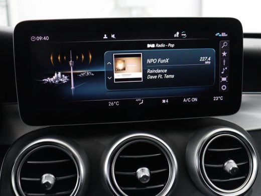 Mercedes-Benz C-Klasse 300e AMG | Panoramadak | 360 Camera | Stoelverwarming | Leder/Alcantara | Carplay | Sfeerverlicht... ActivLease financial lease