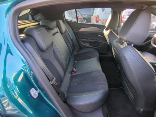 Peugeot 408 1.6 HYbrid GT 225 EAT8 First Edition | Automaat | Navigatie | Camera | Alcantara | 20 Inch lichtm... ActivLease financial lease