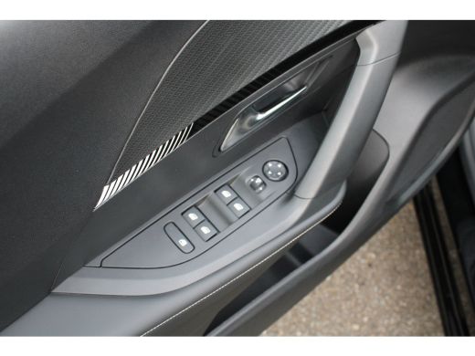 Peugeot e-2008 EV Allure 54 kWh | Automaat | Navigatie | Camera | Fase 3 laden | Nieuw model | Apple carplay | ActivLease financial lease