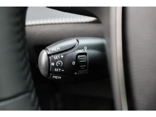 Peugeot e-2008 EV Allure 54 kWh | Automaat | Navigatie | Camera | Fase 3 laden | Nieuw model | Apple carplay | ActivLease financial lease
