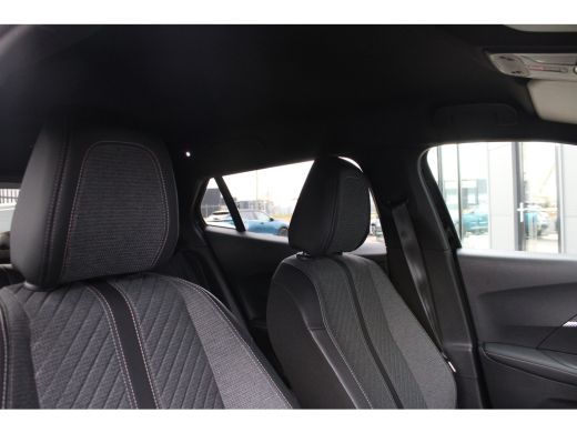 Peugeot e-2008 EV Allure 54 kWh | Automaat | Navigatie | Camera | Fase 3 laden | Nieuw model | Apple carplay | ActivLease financial lease