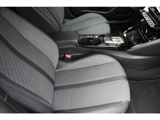 Peugeot e-2008 EV Allure 54 kWh | Automaat | Navigatie | Camera | Fase 3 laden | Nieuw model | Apple carplay | ActivLease financial lease