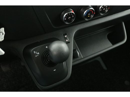 Renault Master 2.3 dCi L3H2 | Automaat | Airco | Cruise | Camera | 3 Zits | 2xSchuifdeur | Trekh. | Carplay | Pa... ActivLease financial lease