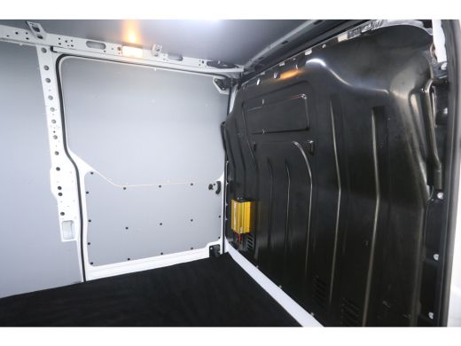 Renault Master 2.3 dCi L3H2 | Automaat | Airco | Cruise | Camera | 3 Zits | 2xSchuifdeur | Trekh. | Carplay | Pa... ActivLease financial lease