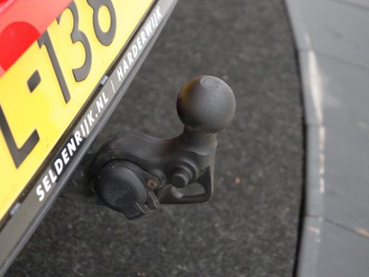 Seat Leon 1.5 TSI FR Launch Edition | Trekhaak | Adaptive cruise | Carplay | Navigatie | Sfeerverlichting |... ActivLease financial lease