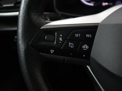 Seat Leon 1.5 TSI FR Launch Edition | Trekhaak | Adaptive cruise | Carplay | Navigatie | Sfeerverlichting |... ActivLease financial lease