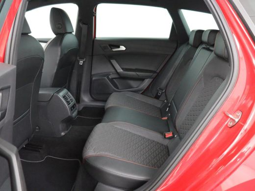 Seat Leon 1.5 TSI FR Launch Edition | Trekhaak | Adaptive cruise | Carplay | Navigatie | Sfeerverlichting |... ActivLease financial lease