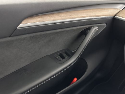 Tesla Model Y Long Range AWD 75 kWh Black-Line [ 3-Fase-11kW ] {SOH-82%} (INCL-BTW) Aut. *PANO | AUTO-PILOT | L... ActivLease financial lease