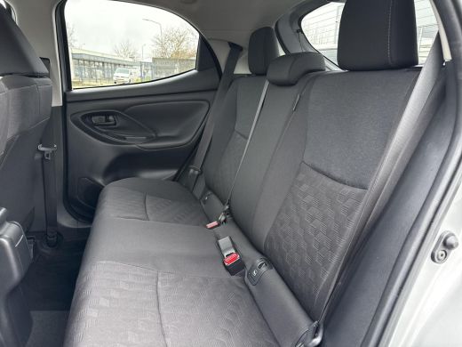 Toyota Yaris 1.5 Hybrid 115 Dynamic | Apple CarPlay/Android auto | Achteruitrijcamera | Comfort pack | Parkeer... ActivLease financial lease