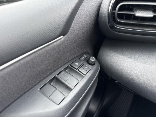 Toyota Yaris 1.5 Hybrid 115 Dynamic | Apple CarPlay/Android auto | Achteruitrijcamera | Comfort pack | Parkeer... ActivLease financial lease