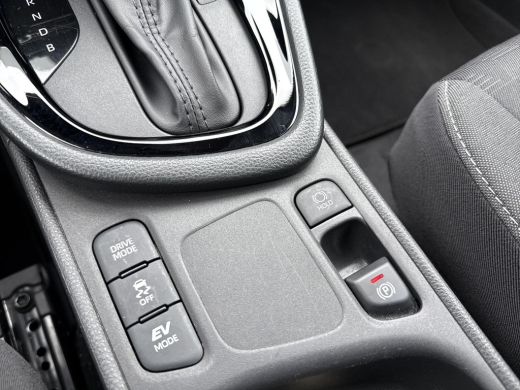 Toyota Yaris 1.5 Hybrid 115 Dynamic | Apple CarPlay/Android auto | Achteruitrijcamera | Comfort pack | Parkeer... ActivLease financial lease