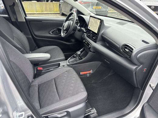 Toyota Yaris 1.5 Hybrid 115 Dynamic | Apple CarPlay/Android auto | Achteruitrijcamera | Comfort pack | Parkeer... ActivLease financial lease