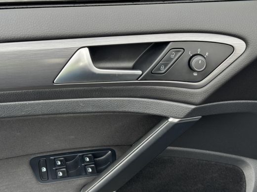 Volkswagen e-Golf E-DITION NL-AUTO | DIGI DASH | NAVI | CAMERA ActivLease financial lease