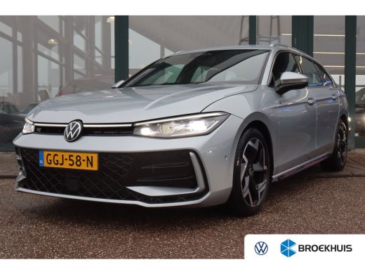 Volkswagen Passat Variant 1.5 eTSI R-Line Business | Achteruitrijcamera | Hill hold functie | Keyless entry