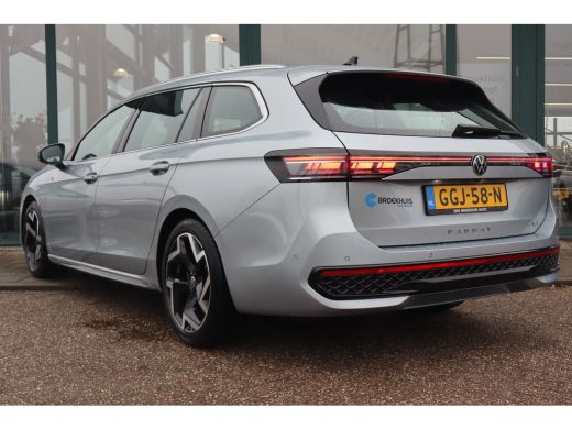 Volkswagen Passat Variant 1.5 eTSI R-Line Business | Achteruitrijcamera | Hill hold functie | Keyless entry ActivLease financial lease