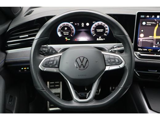 Volkswagen Passat Variant 1.5 eTSI R-Line Business | Achteruitrijcamera | Hill hold functie | Keyless entry ActivLease financial lease